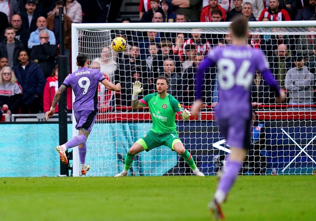 TRỰC TIẾP bóng đá Brentford vs Liverpool (0-1): Klopp 'mất' 2 người bất đắc dĩ (Hết hiệp 1) - Ảnh 5.