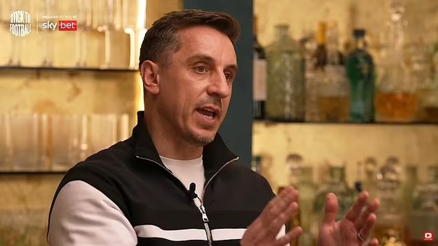 Pep Guardiola đáp trả lời mỉa mai của Gary Neville về Man City - Ảnh 3.