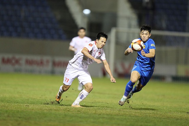 Dàn sao chật vật ngày V-League trở lại  - Ảnh 2.