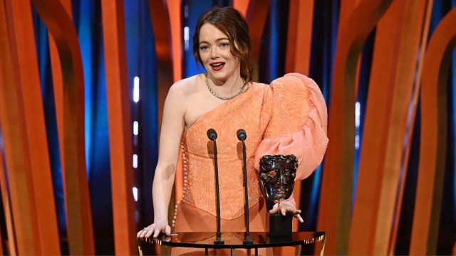 Giải BAFTA 2024: Emma Stone luôn có mẹ phía sau - Ảnh 2.