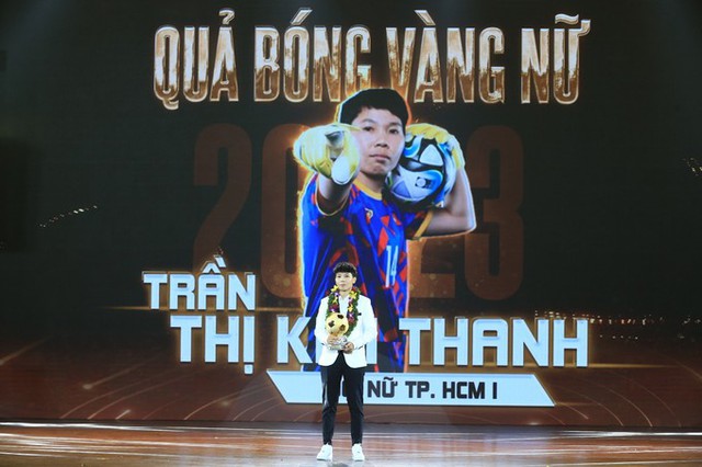Hoàng Đức và Kim Thanh nhận Quả bóng vàng Việt Nam 2023 - Ảnh 3.