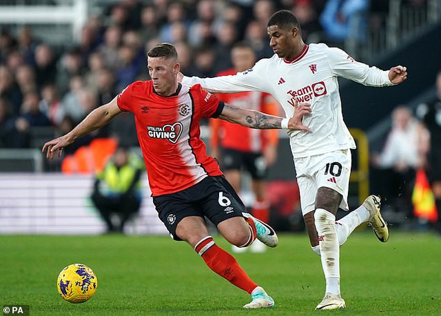 CĐV MU phẫn nộ vì Rashford quá lười pressing - Ảnh 2.