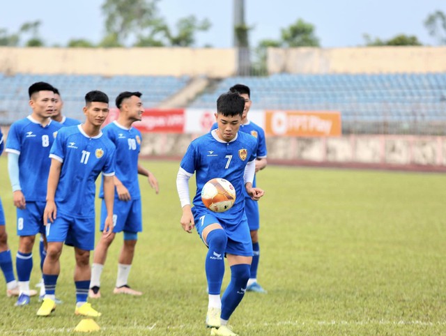 Cầu thủ trẻ Việt Nam lặp đi lặp lại thói quen xấu, HLV Hoàng Anh Tuấn chỉ rõ lý do - Ảnh 4.