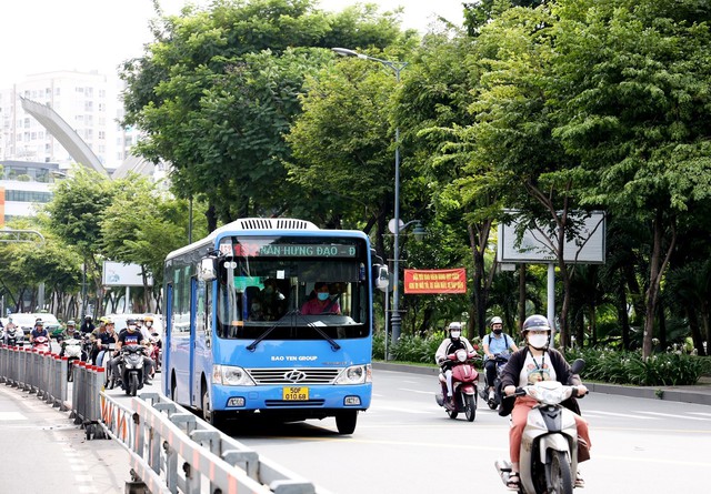 Thành phố Hồ Chí Minh: Nắng nóng gay gắt sau Tết do ảnh hưởng của El Nino - Ảnh 1.