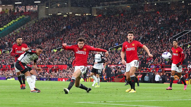 Fulham kéo sập Old Trafford, MU nhận thất bại cay đắng ngay trên sân nhà