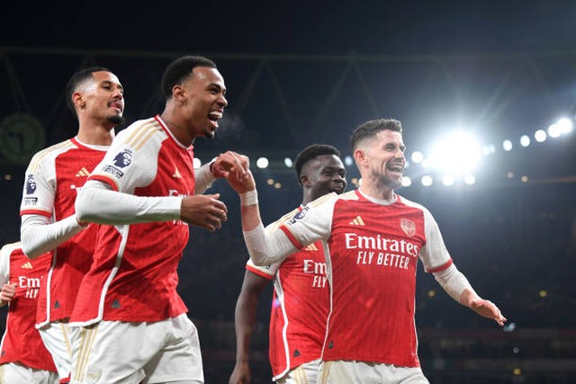 Arsenal thắng đậm Newcastle, Saka lập thành tích đặc biệt