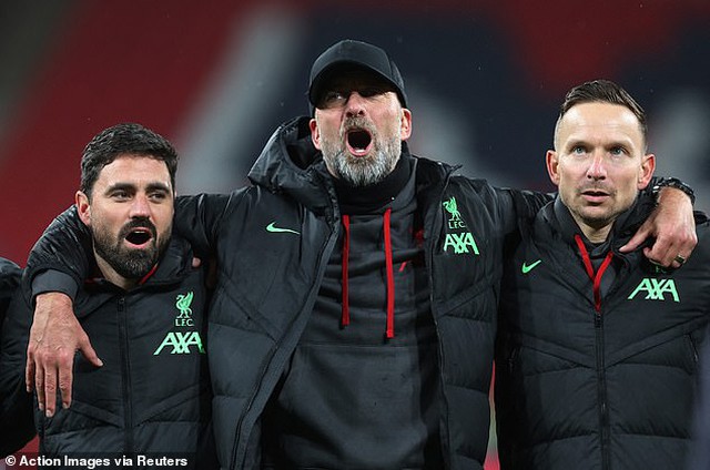 Klopp song ca cùng CĐV Liverpool trong lễ ăn mừng chức vô địch Carabao Cup - Ảnh 5.