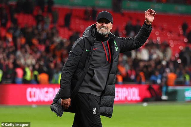 Klopp song ca cùng CĐV Liverpool trong lễ ăn mừng chức vô địch Carabao Cup - Ảnh 2.