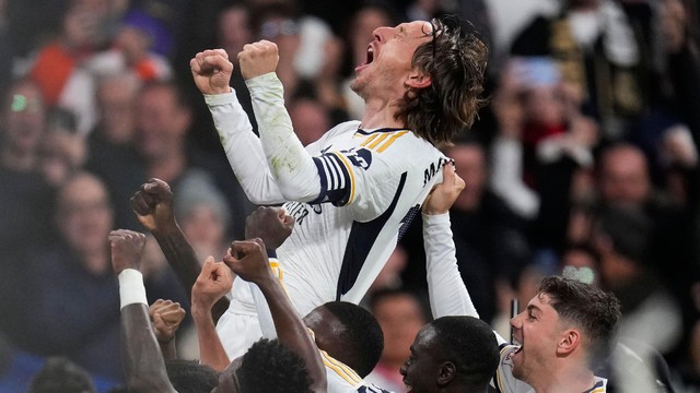 Đừng rời xa Real, Luka Modric!