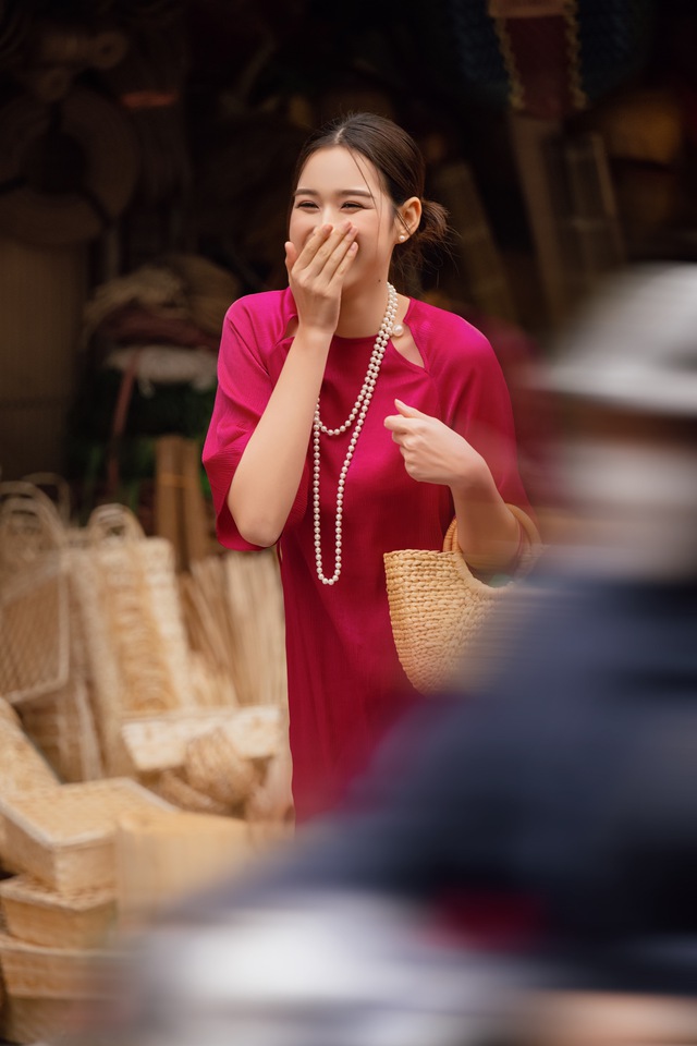 Hoa hậu Đỗ Hà rạng rỡ dạo quanh phố cổ Hà Nội - Ảnh 7.