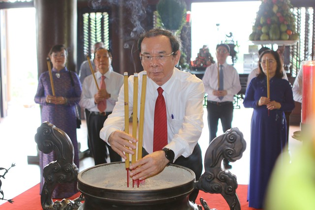 Thành phố Hồ Chí Minh dâng cúng bánh tét Quốc tổ Hùng Vương dịp Tết nguyên đán - Ảnh 7.