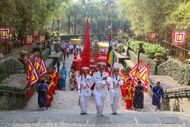 Thành phố Hồ Chí Minh dâng cúng bánh tét Quốc tổ Hùng Vương dịp Tết nguyên đán - Ảnh 1.