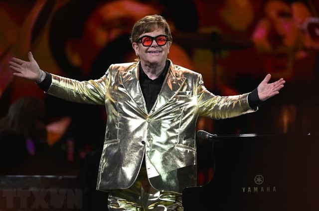 Bộ sưu tập của danh ca Elton John được đấu giá hơn 20 triệu USD  - Ảnh 1.