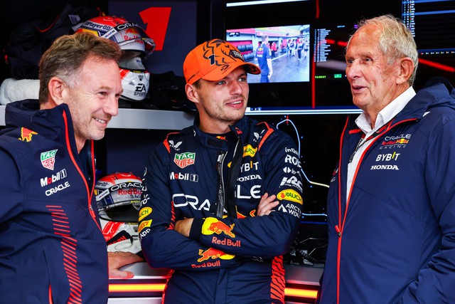 Đua xe Công thức 1: Đang trên đỉnh thế giới, Verstappen có sang Mercedes? - Ảnh 1.