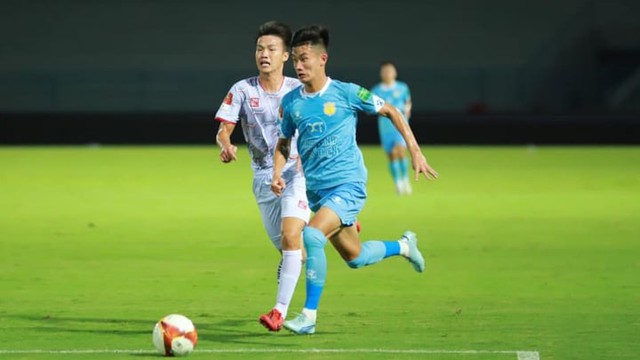 Tân binh của ĐT Việt Nam từng lọt đề cử cầu thủ trẻ hay nhất V-League, tương lai vô cùng xán lạn