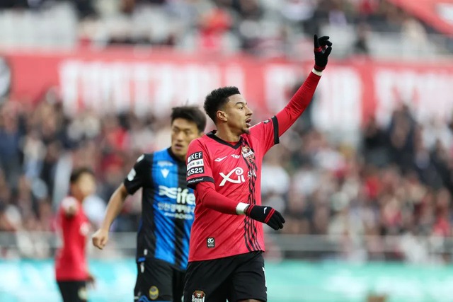 Cựu sao MU Lingard hưởng lương cao nhất K-League, bị lộ 'cưa đổ' mỹ nhân Hàn Quốc - Ảnh 2.