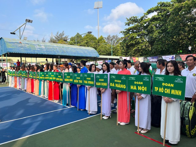 Gần 300 tay vợt tranh tài giải tennis ngành TTNT miền Trung Nam Bộ và Tây Nguyên lần thứ 15 - Ảnh 1.