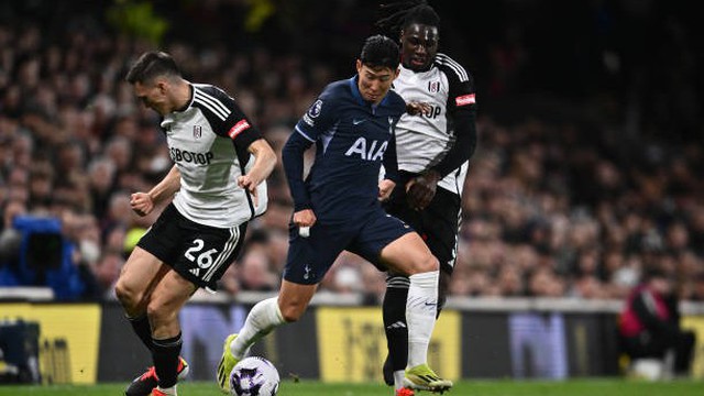 Tottenham thảm bại ở giải Ngoại hạng Anh, thắp lên hi vọng dự cúp C1 cho MU