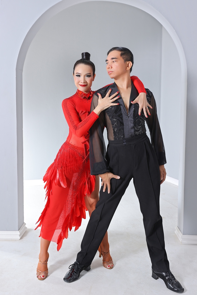 Lần đầu tiên Việt Nam có cặp đôi VĐV tham dự Giải Vô địch Thế giới Dancesport Hạng tuổi Trung niên - Ảnh 1.