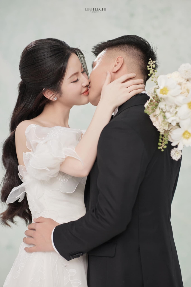 Quang Hải và Chu Thanh Huyền 'khóa môi' cực tình trong bộ ảnh cưới - Ảnh 4.