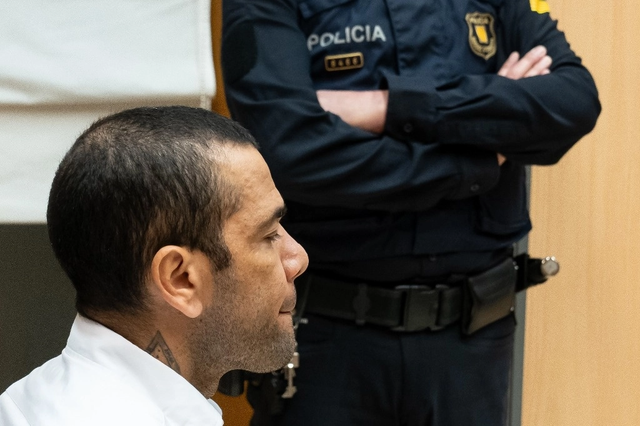 Cựu sao Barca được tại ngoại sau khi bị kết án 4 năm tù, phải tuân thủ yêu cầu đặc biệt từ tòa án - Ảnh 2.