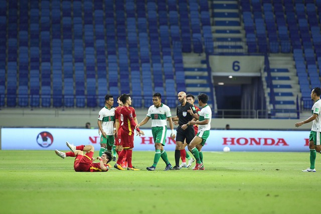 Quang Hải và Văn Thanh lập 'siêu phẩm', ĐT Việt Nam thắng đậm Indonesia ở vòng loại World Cup - Ảnh 2.