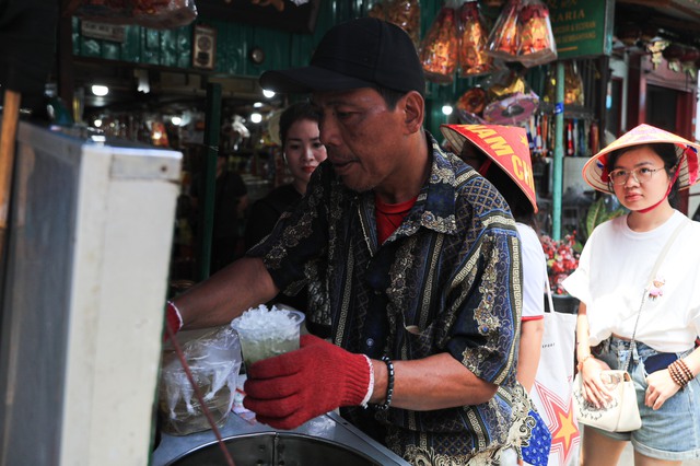 CĐV Indonesia sợ tuyển Việt Nam thời ông Park, thở phào nhờ ông Troussier - Ảnh 3.