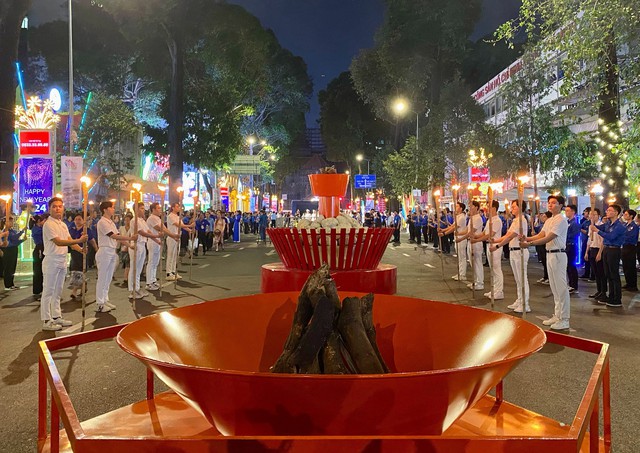 Khai mạc Lễ hội Thanh niên Thành phố Hồ Chí Minh năm 2024  - Ảnh 1.