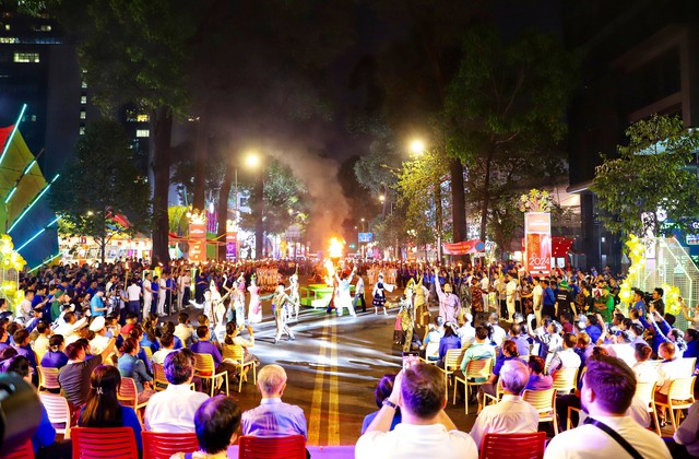 Khai mạc Lễ hội Thanh niên Thành phố Hồ Chí Minh năm 2024  - Ảnh 4.