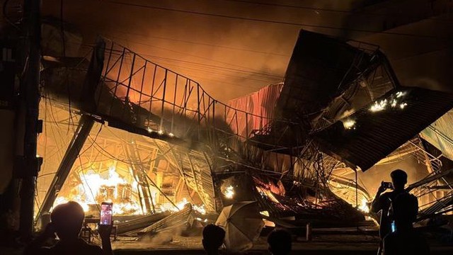 Vụ cháy nhà sách ở Bình Phước thiệt hại ước tính trên 5 tỷ đồng