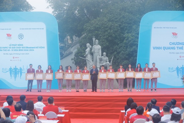 Chương trình “Vinh quang thể thao Việt Nam”: Khen thưởng VĐV, HLV đạt thành tích xuất sắc - Ảnh 1.