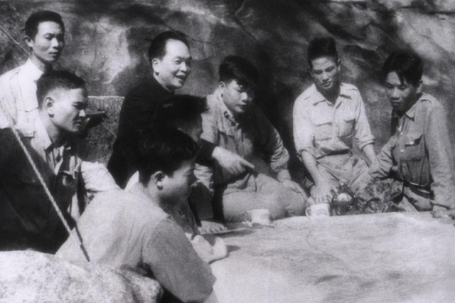 70 năm Chiến thắng Điện Biên Phủ: Thiên tài quân sự - Đại tướng Võ Nguyên Giáp - Ảnh 2.