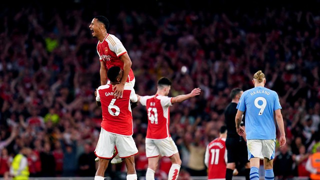 Cuộc đua vô địch Ngoại hạng Anh: Cơ hội nào để Man City đánh bại Arsenal?