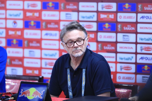 HLV Troussier chia tay tuyển Việt Nam sau kết quả thi đấu đầu thất vọng ở vòng loại thứ 2 World Cup 2026. Ảnh: Hoàng Linh
