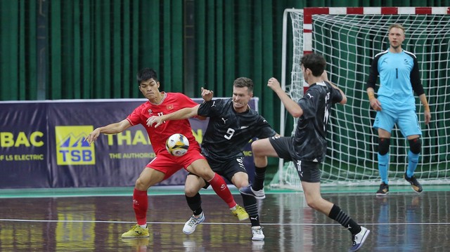 ĐT futsal Việt Nam bị đối thủ từng thua 0-7 cầm hòa trên sân nhà