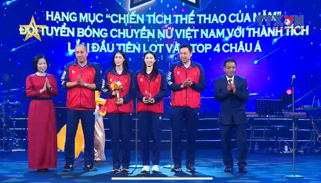 Chủ công Nguyệt Anh gây sốt cộng đồng bóng chuyền Việt Nam, nhận 'mưa' lời khen chỉ với vài câu nói - Ảnh 4.