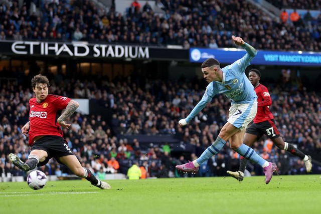 MU và Man City: Gần ngay trước mắt, xa tận chân trời - Ảnh 1.