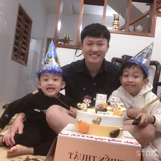 Chồng và hai con trai của cựu libero Phạm Thị Liên