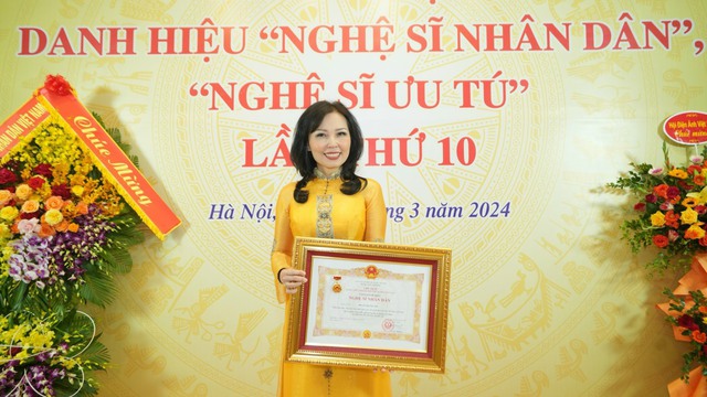 Nghệ sĩ đàn tranh Phạm Trà My xúc động, tự hào khi được phong tặng NSND - Ảnh 1.