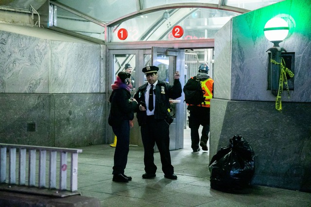 Mỹ: New York tăng cường an ninh trên toàn hệ thống tàu điện ngầm - Ảnh 1.