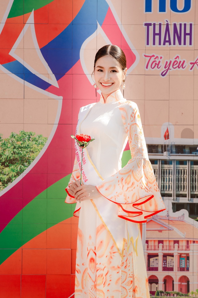 Hoa hậu Nguyễn Thanh Hà cùng 5.000 người đồng diễn áo dài ở phố đi bộ Nguyễn Huệ - Ảnh 3.