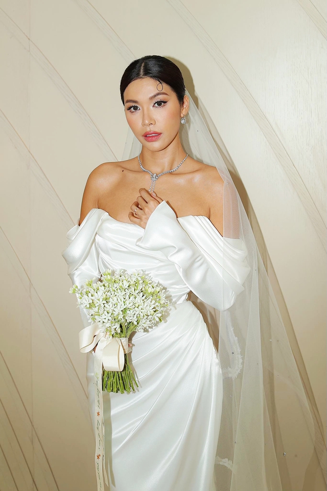 Trang phục cưới đặc biệt NTK Chung Thanh Phong dành cho siêu mẫu Minh Tú - Ảnh 6.
