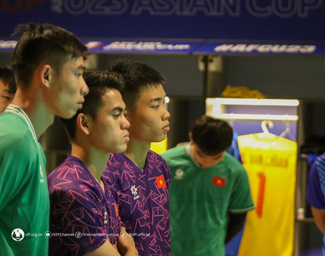 Tin nóng bóng đá Việt 19/4: Đội tuyển Trung Quốc tiến bộ quá nhanh, đồng đội U23 Việt Nam thông cảm cho Ngọc Thắng - Ảnh 5.