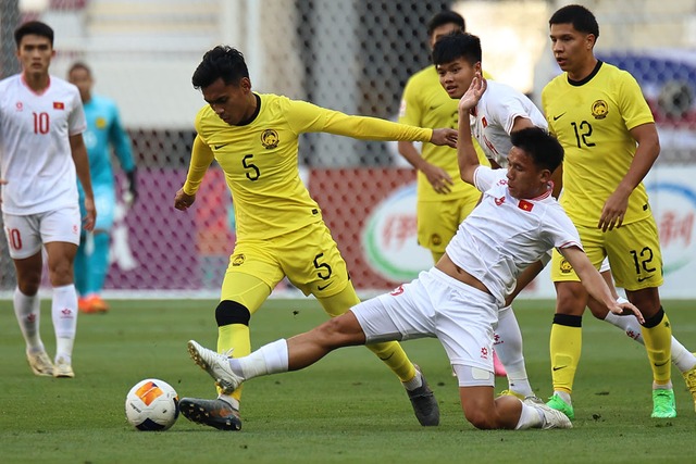 ĐIỂM NHẤN U23 Việt Nam 2-0 U23 Malaysia: Siêu phẩm của Văn Khang và kinh nghiệm HLV Hoàng Anh Tuấn che mờ những âu lo - Ảnh 3.