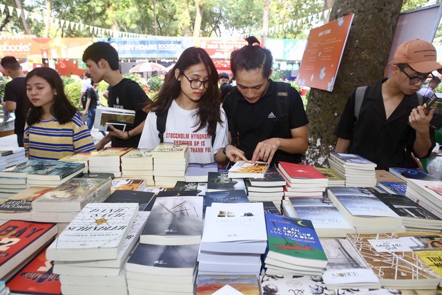 Ngày Sách Việt Nam: Khơi dậy tình yêu sách và văn hóa đọc trong giới trẻ - Ảnh 1.