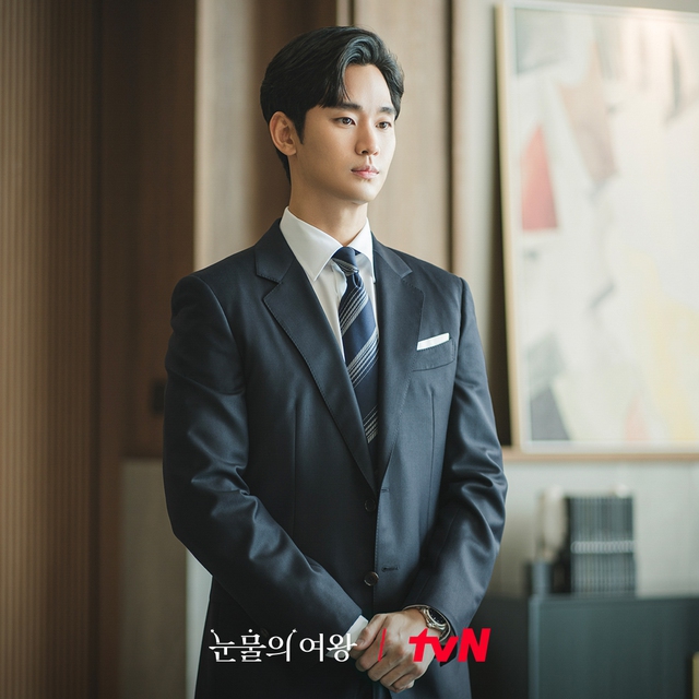 Tập 9 'Queen Of Tears': Kim Ji Won ngủ qua đêm ở phòng của Kim Soo Hyun - Ảnh 1.