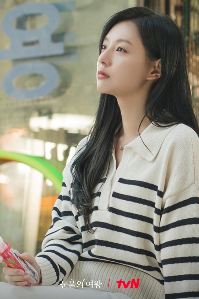 Tập 10 'Queen Of Tears': Kim Ji Won và Kim Soo Hyun hồi tưởng lại mối tình xưa - Ảnh 3.