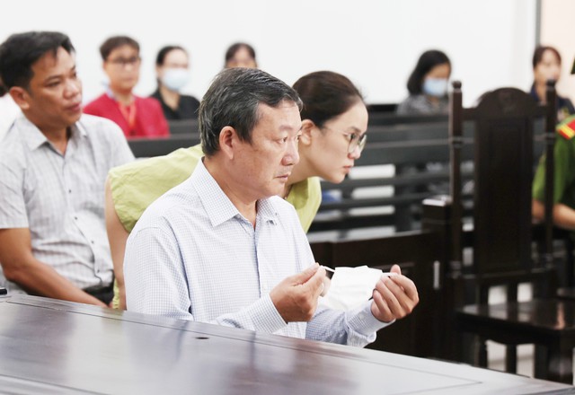 Xét xử vụ án sai phạm trong phòng, chống Covid-19 tại CDC Khánh Hòa - Ảnh 1.