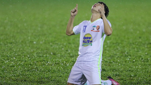 Sao trẻ HAGL lên tuyển, Quang Hải ghi bàn đẹp nhất tháng 9 V-League