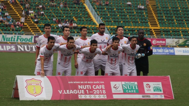 Thắng luân lưu trước Hà Nội B, Nam Định ở lại V-League
